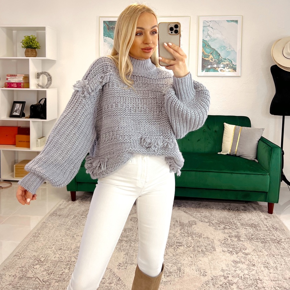 Universal Threads Chuncky Grey Sweater